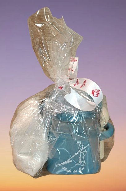 Paquet cadeau petit pot &agrave; fleur de sel, cuill&egrave;re &agrave; sel et sachet de fleur de sel. 4 couleurs au choix.